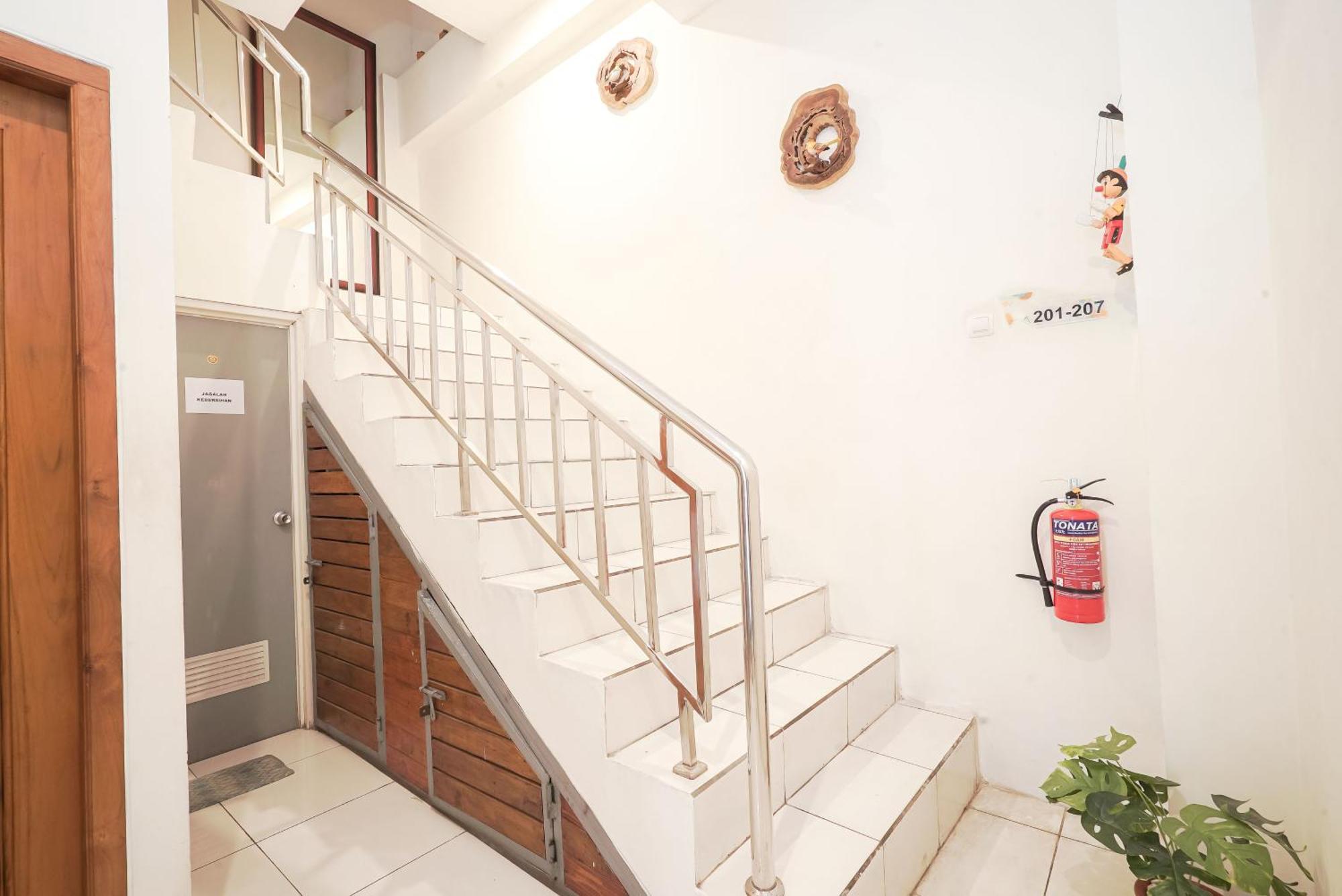 Cabin Hotel Ringroad Utara Maguwo Exterior photo